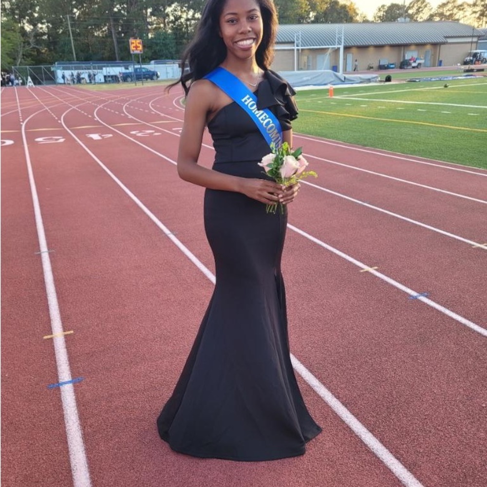 Black formal dress - Picture 3 of 3